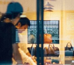 Photo d'un commerce vu de l'extérieur